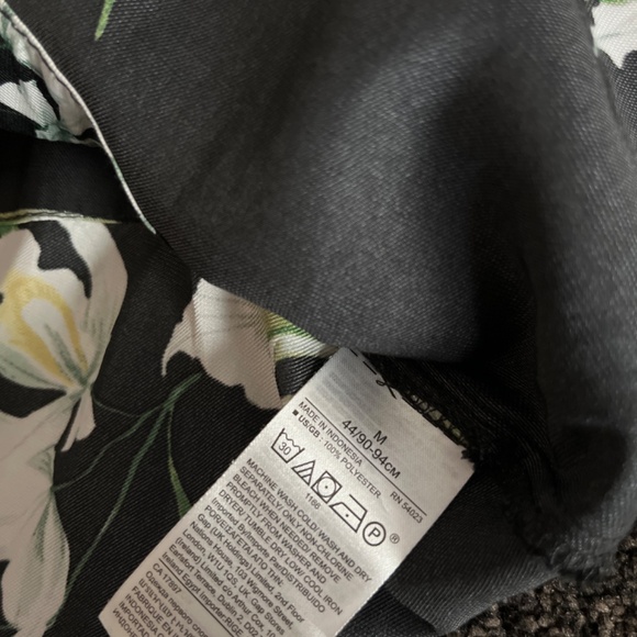 Sleeveless wrap top - Picture 6 of 6